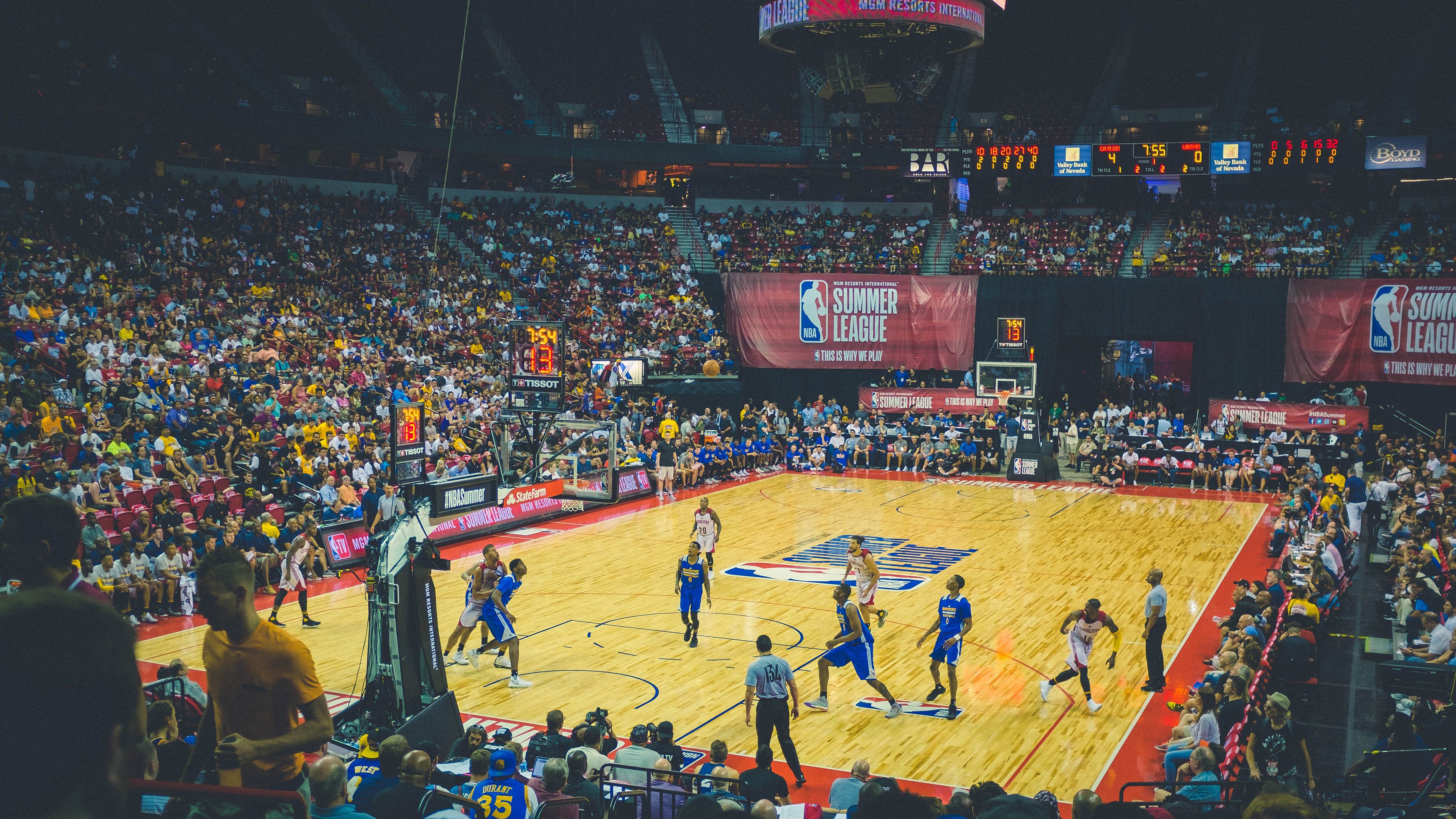 爱游戏网址登录-现场炫技:球员炫酷过人集锦,超帅篮球过人