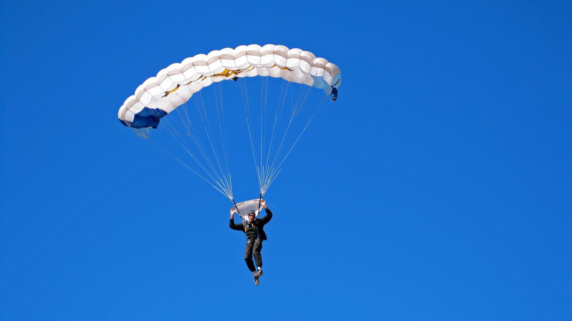 爱游戏资讯-终场“绝杀英雄”点燃欧冠夜空的瞬间